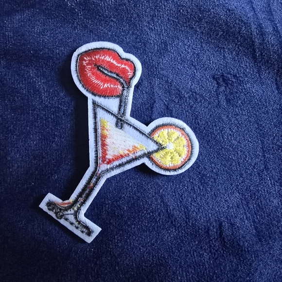 Embroidered Iron on Sunset Cocktail Patch with Lips NWOT unbranded - Picture 4 of 9